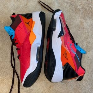 Nike Womens Jordan Zoom 92 Basketball Sneaker, 8